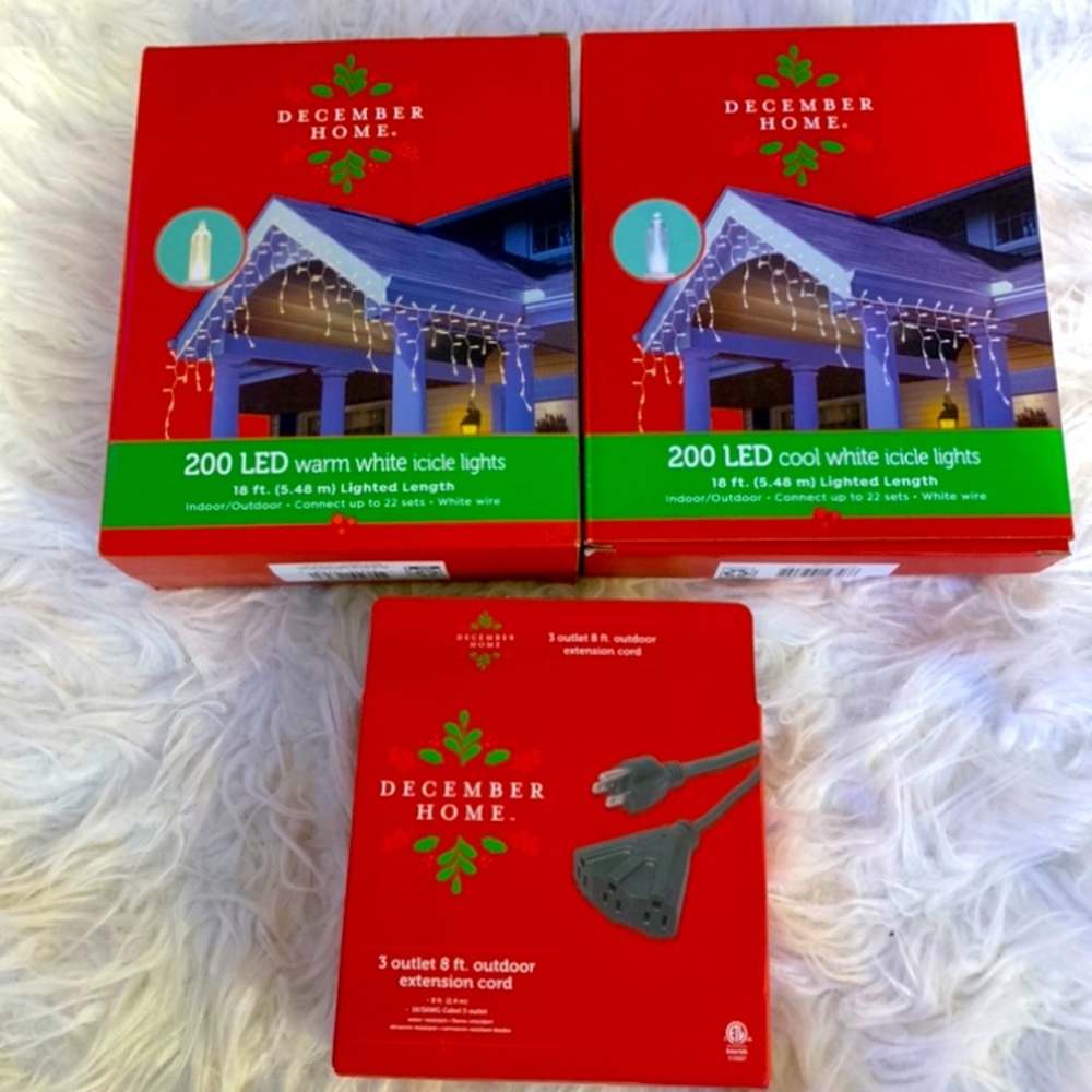 2 boxes 200 clear icicle lights 18 ft. (5.48 m) plus 3 outlet 8ft extension cord